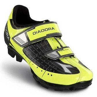 Diadora Junior schoen