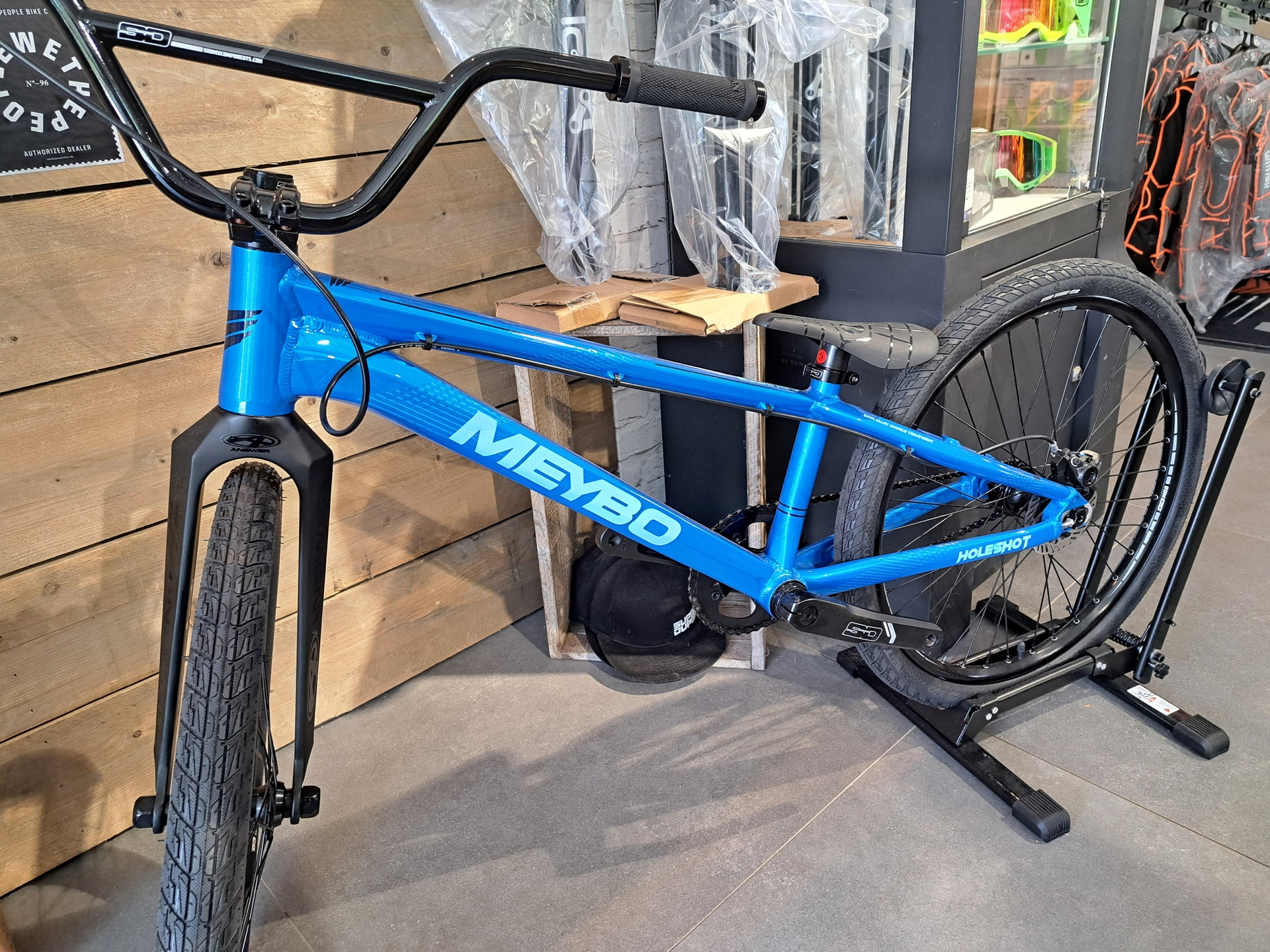 Meybo Holeshot 24 Inch Cruiser fiets 2049 BMX Shoponline